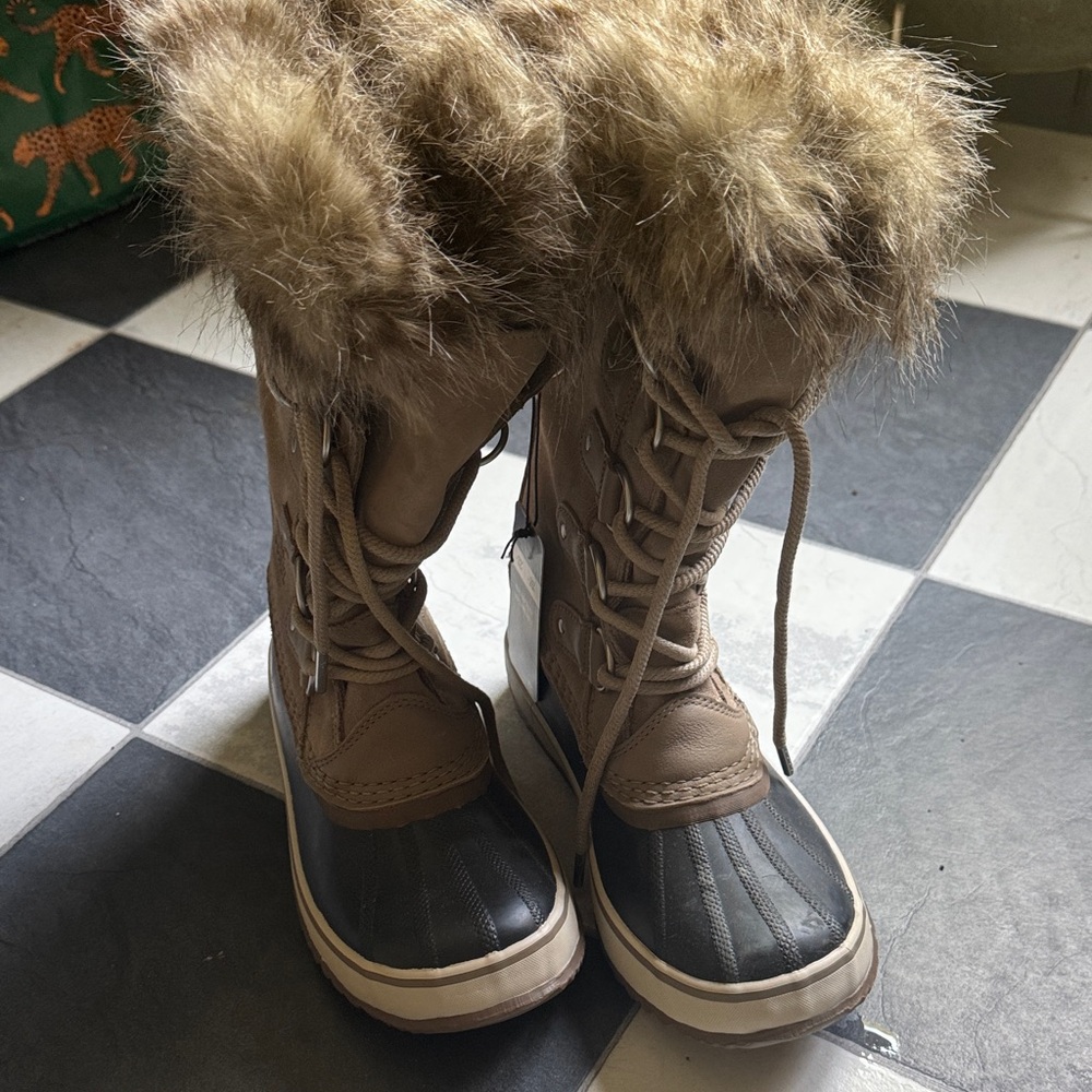 Sorel Tan and Black Winter Boots with Fur Trim